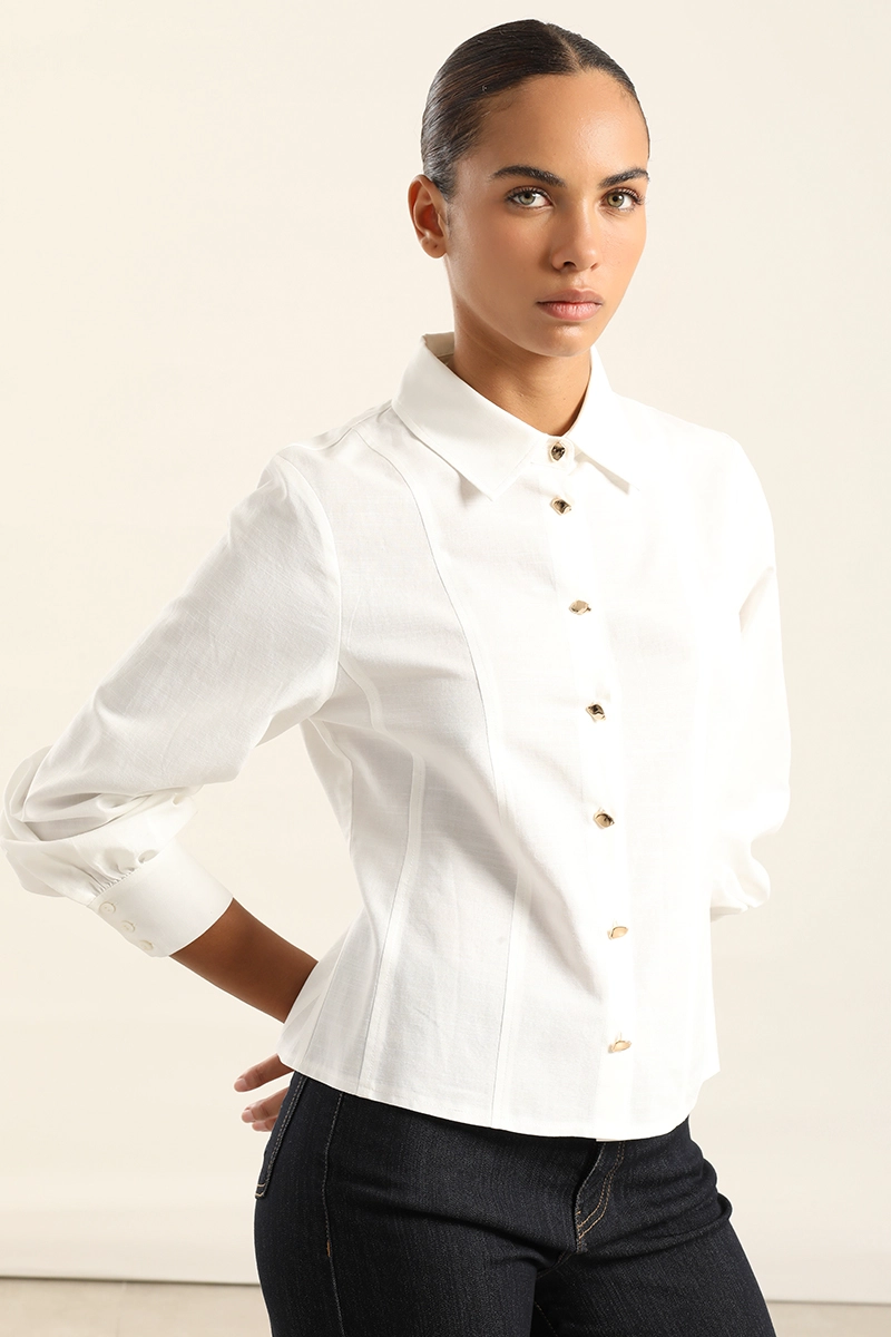 BLUSA ENTALLADA, BOTON FANTASIA, CRUDO LIOLA - 2