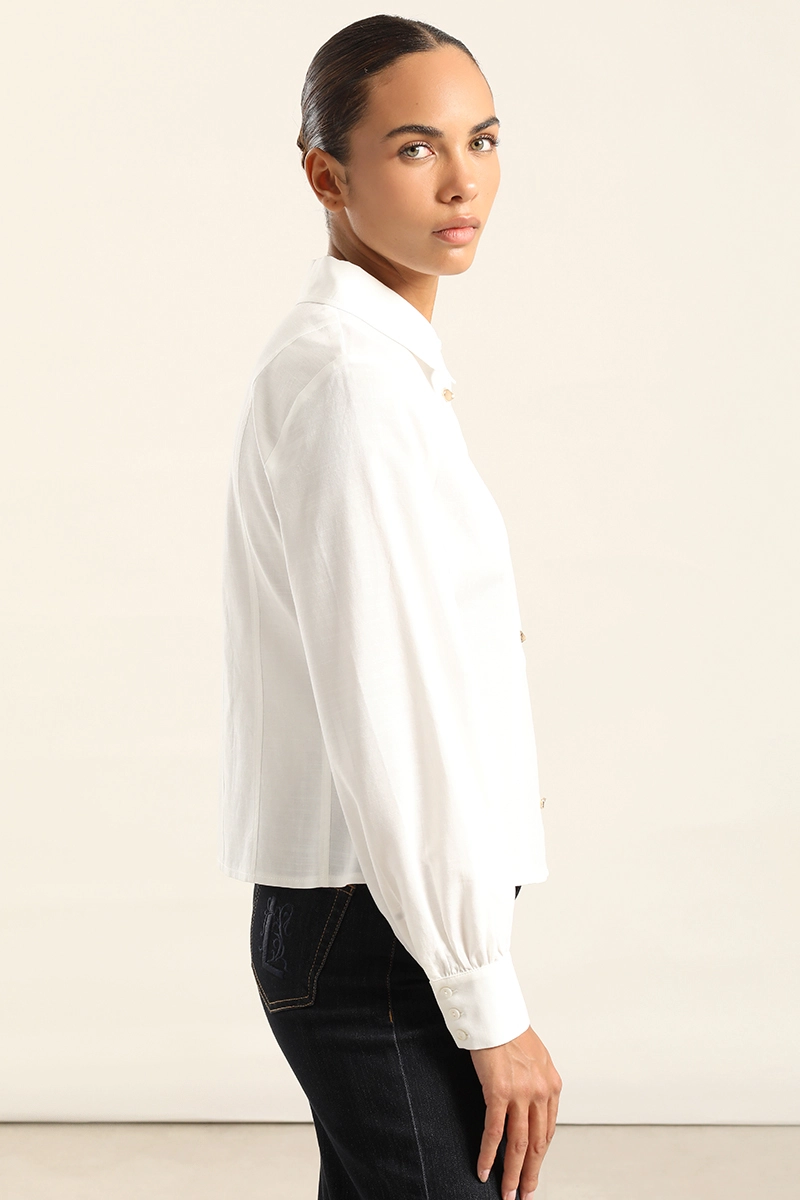 BLUSA ENTALLADA, BOTON FANTASIA, CRUDO LIOLA - 3