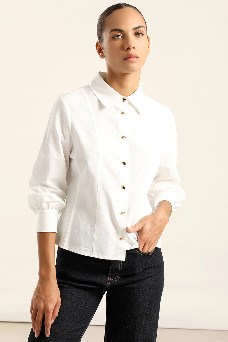 BLUSA ENTALLADA, BOTON FANTASIA, CRUDO LIOLA - 4