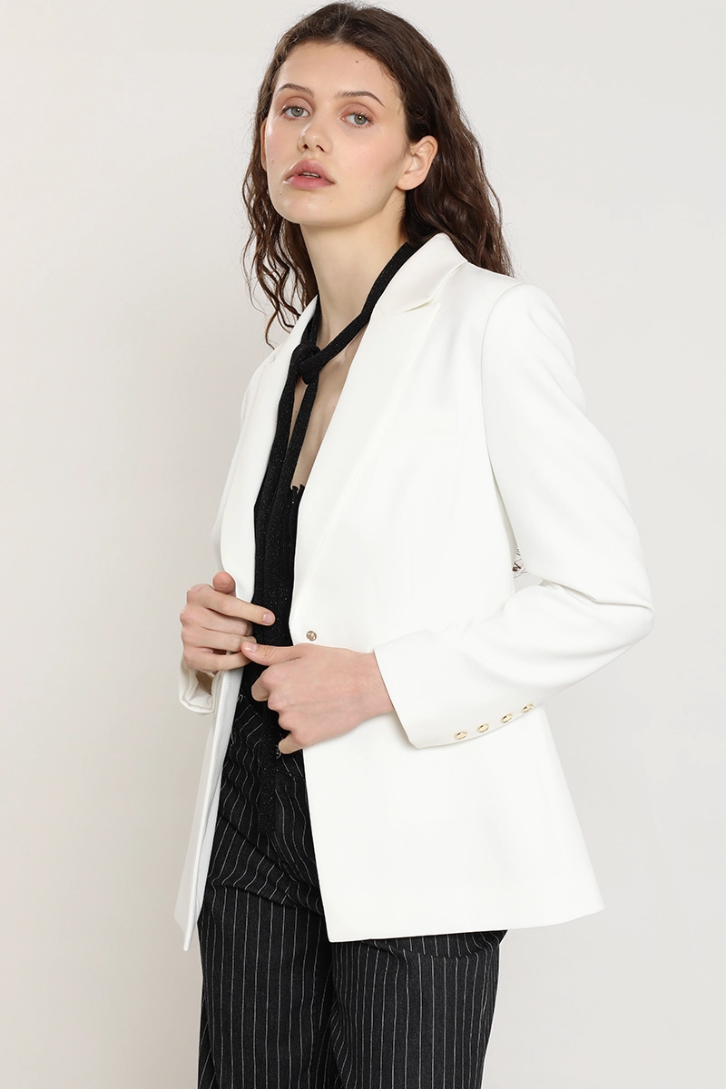 BLAZER ENTALLADO, BROCHES FANTASIA, CRUDO LIOLA - 3