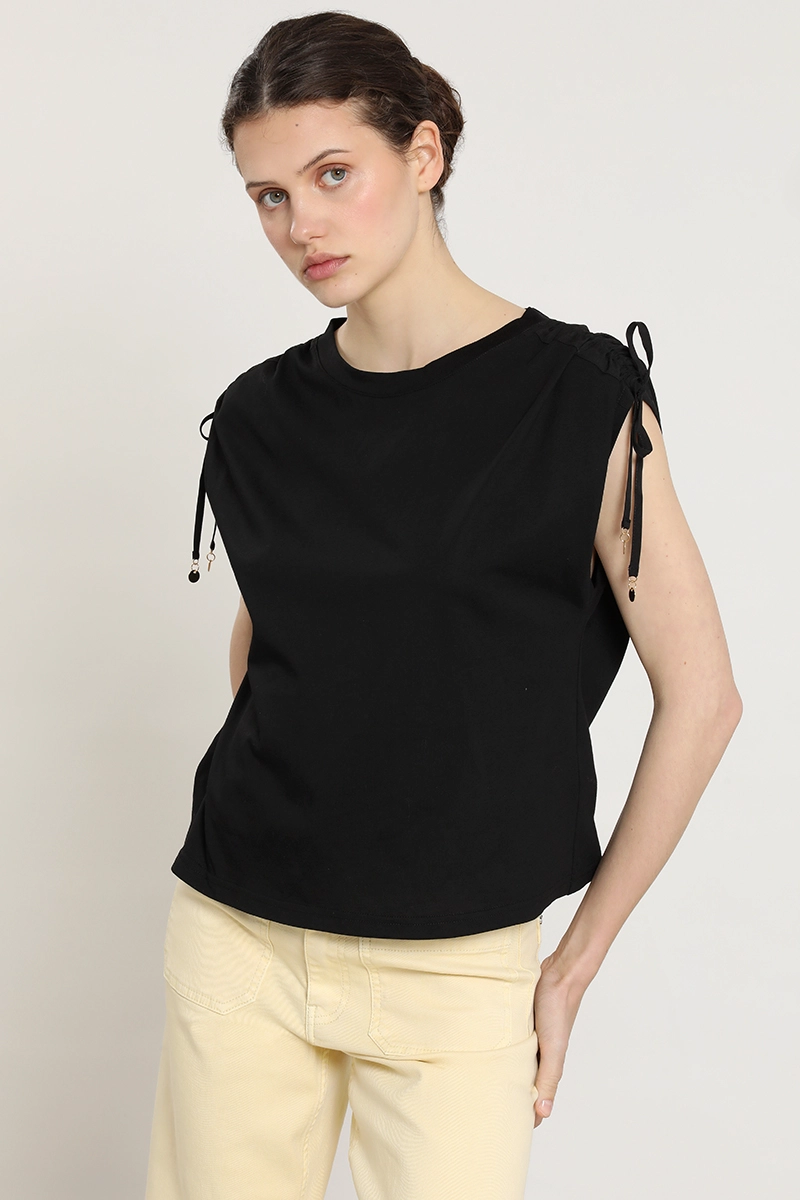 POLERA ALGODON, RECOGIDO HOMBROS, NEGRO LIOLA - 1