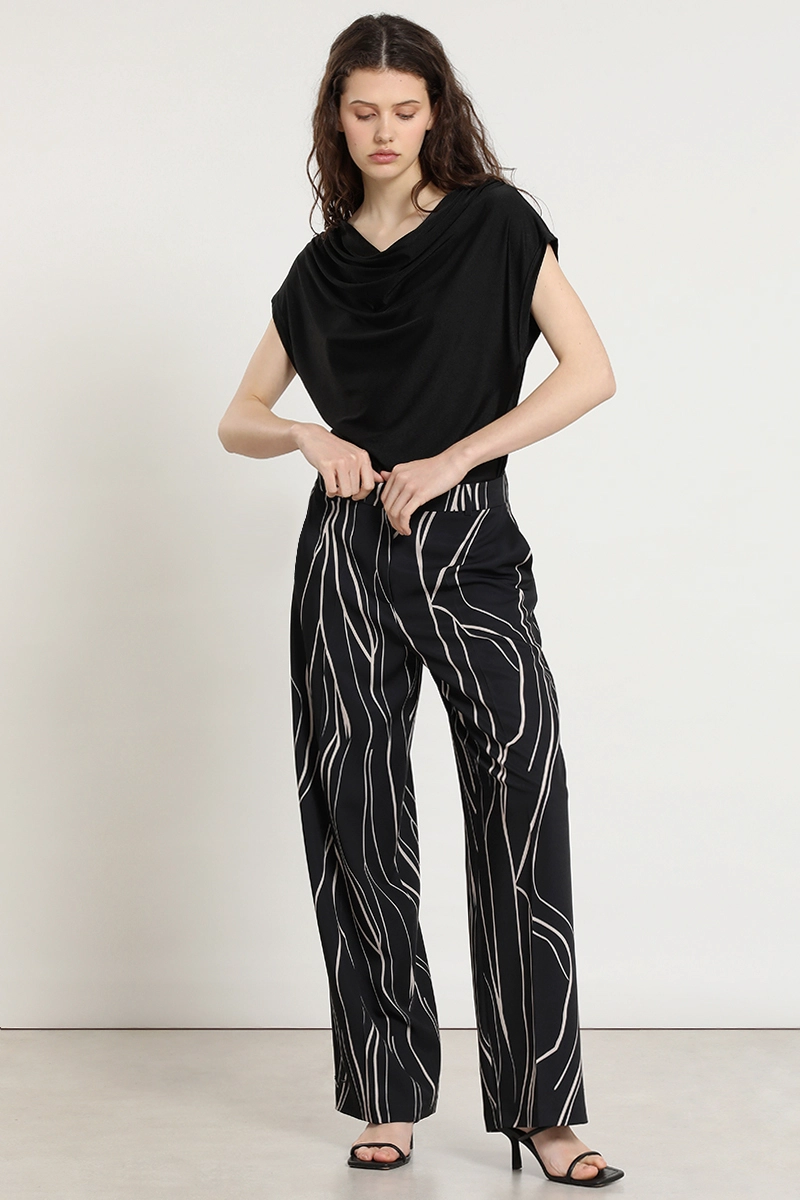 POLERA ESCOTE DRAPEADO, NEGRO LIOLA - 2