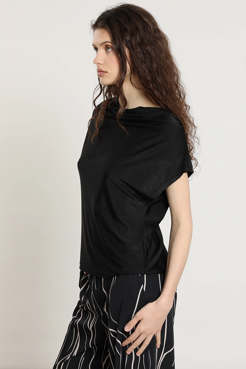 POLERA ESCOTE DRAPEADO, NEGRO LIOLA - 3