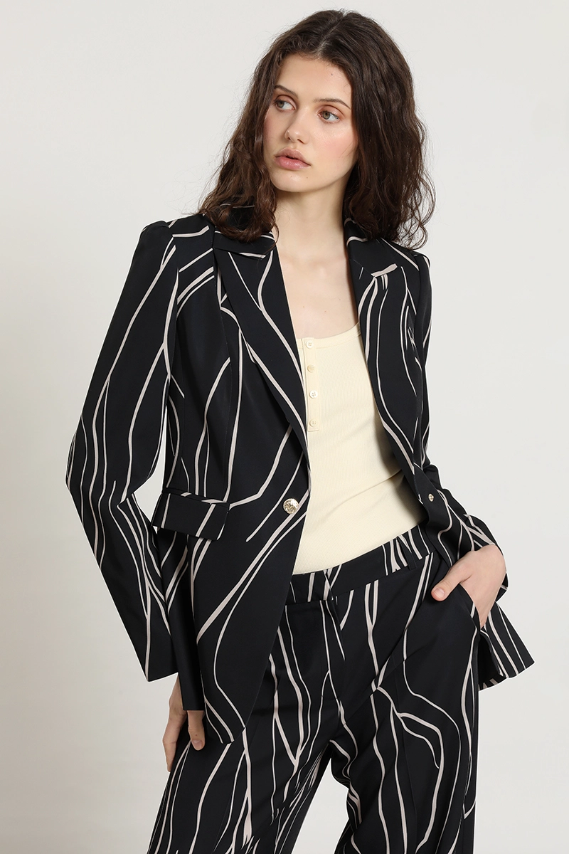 BLAZER SEMI RECTO, ESTAMPADO, NEGRO LIOLA - 1
