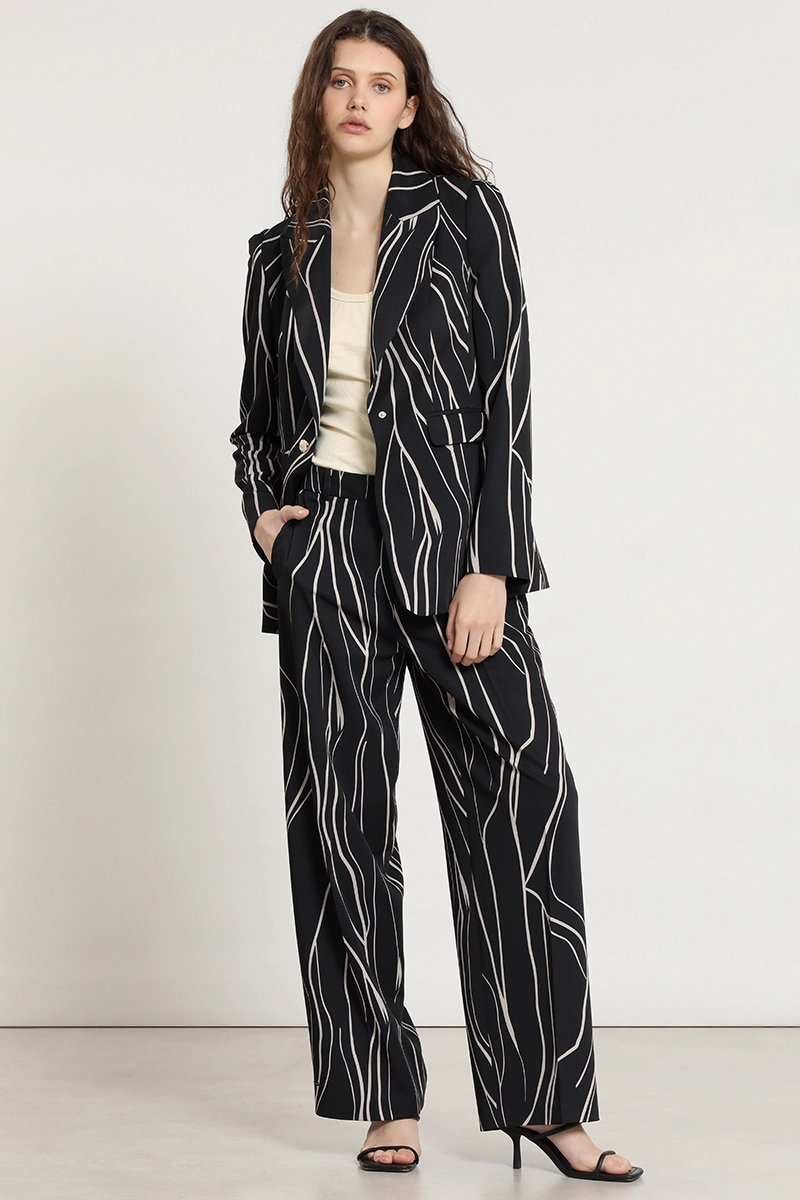 BLAZER SEMI RECTO, ESTAMPADO, NEGRO LIOLA - 2