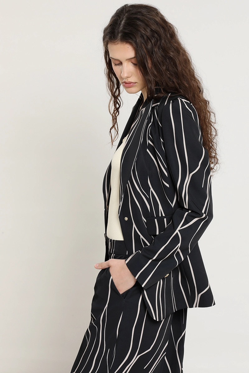 BLAZER SEMI RECTO, ESTAMPADO, NEGRO LIOLA - 3