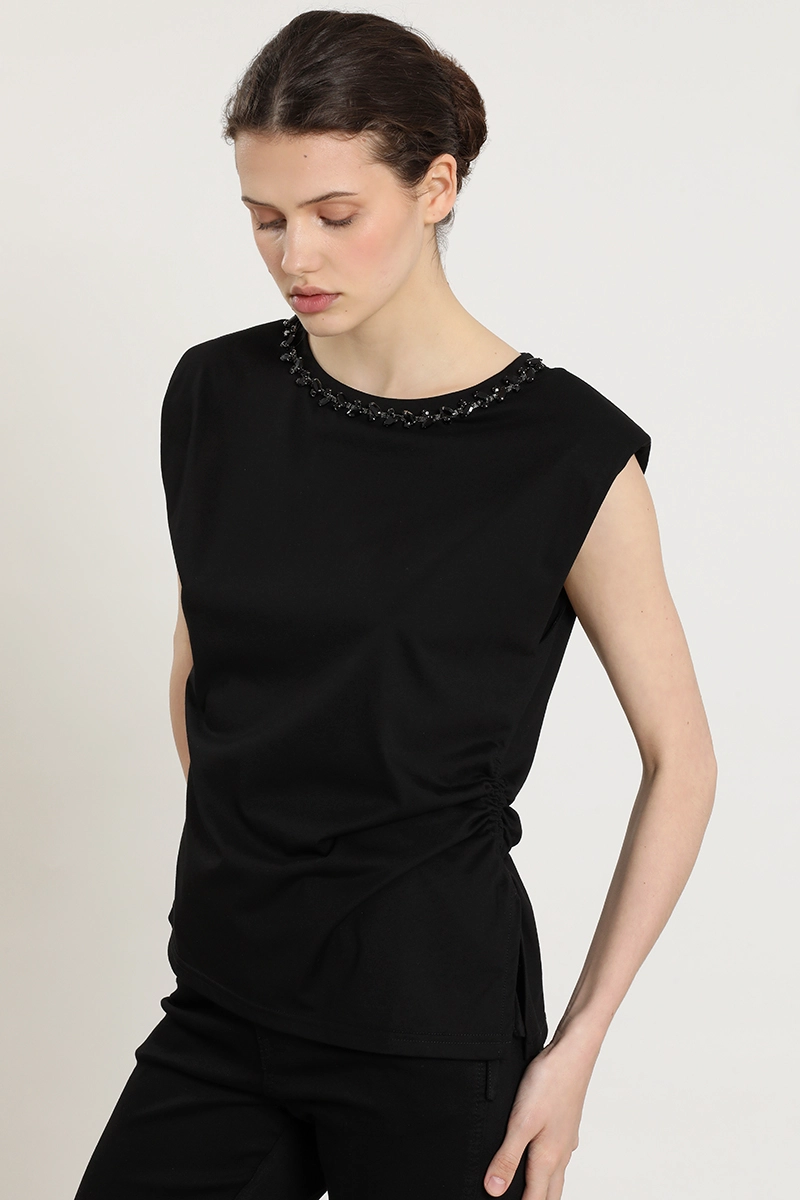 POLERA RECOGIDO, APLICACION CUELLO, NEGRO LIOLA - 5