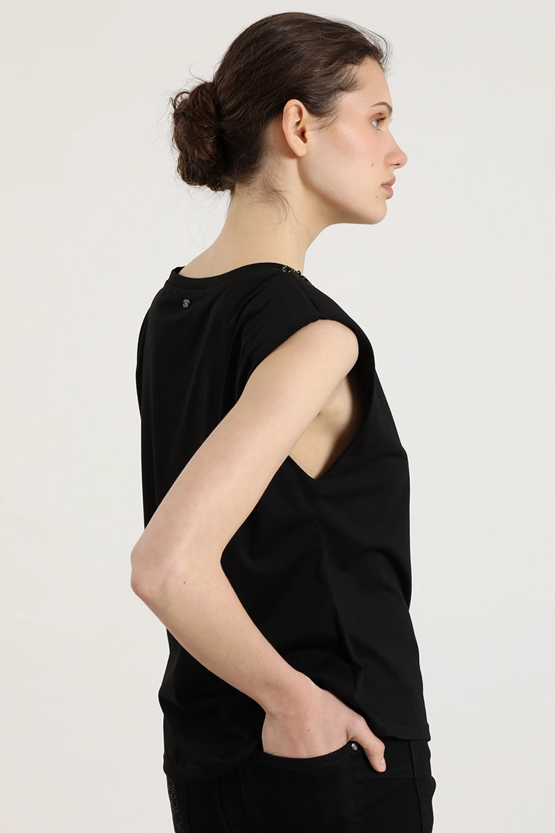 POLERA RECOGIDO, APLICACION CUELLO, NEGRO LIOLA - 6