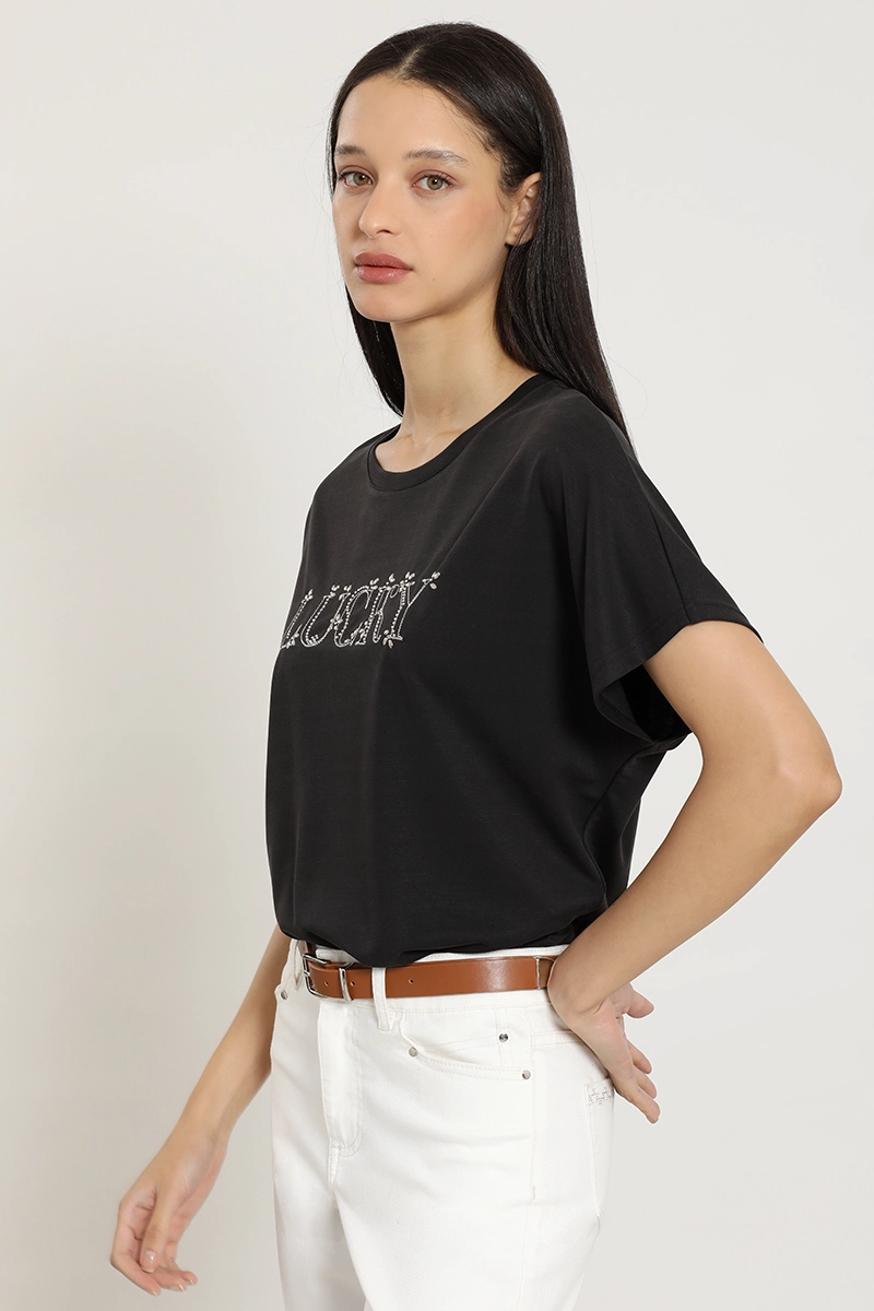 POLERA BORDADO, APLICACION METALICA, NEGRO LIOLA - 1