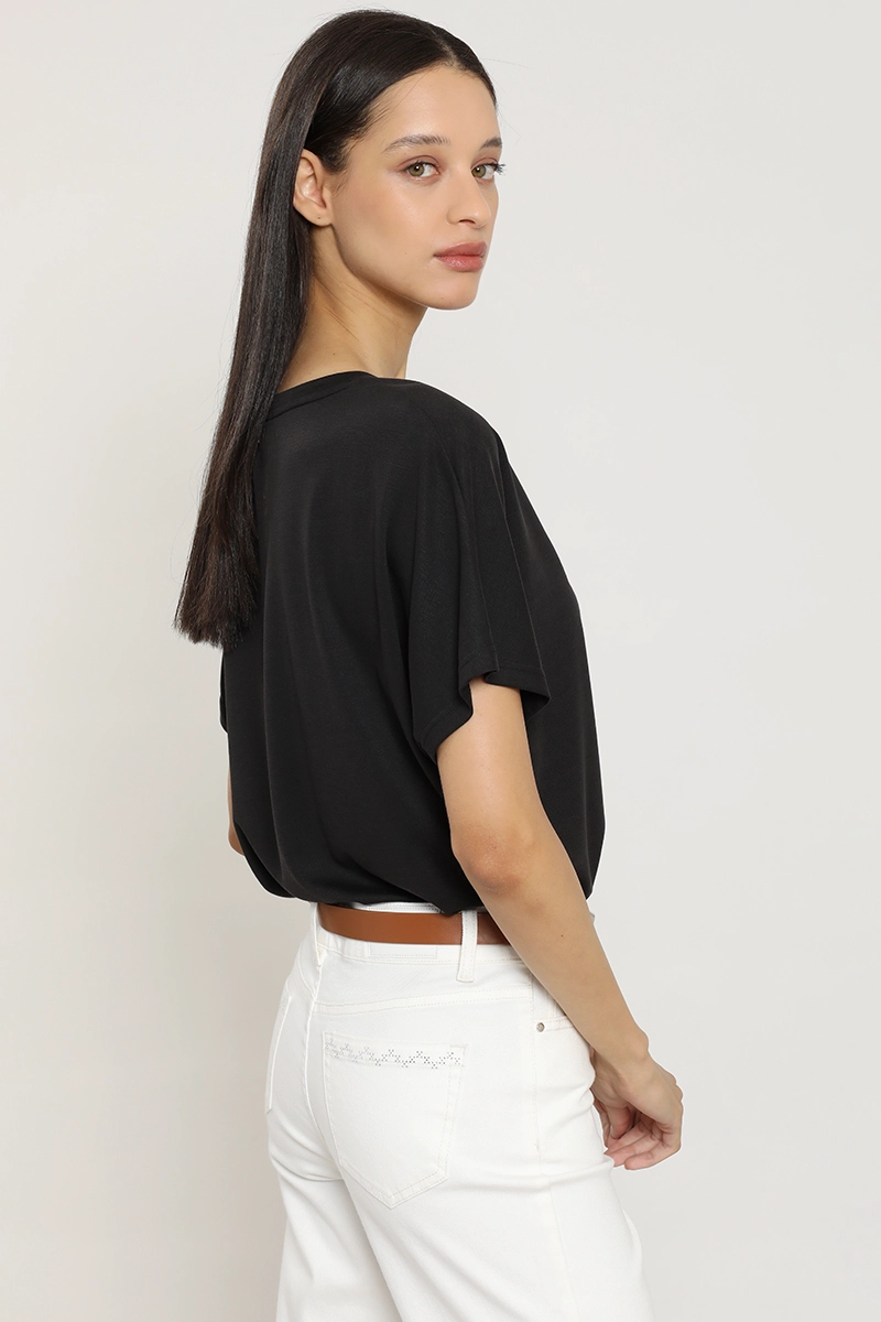 POLERA BORDADO, APLICACION METALICA, NEGRO LIOLA - 3