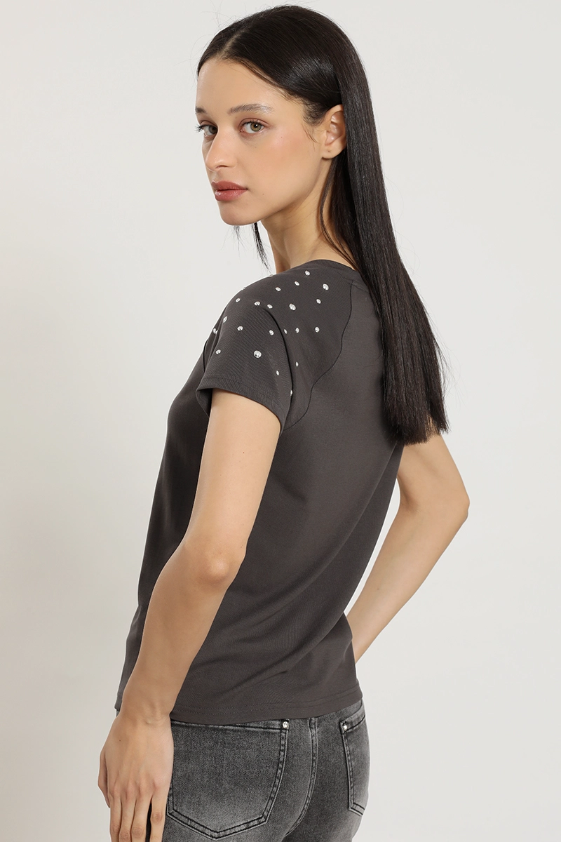 POLERA TACHAS, MANGA CORTA, GRIS LIOLA - 5