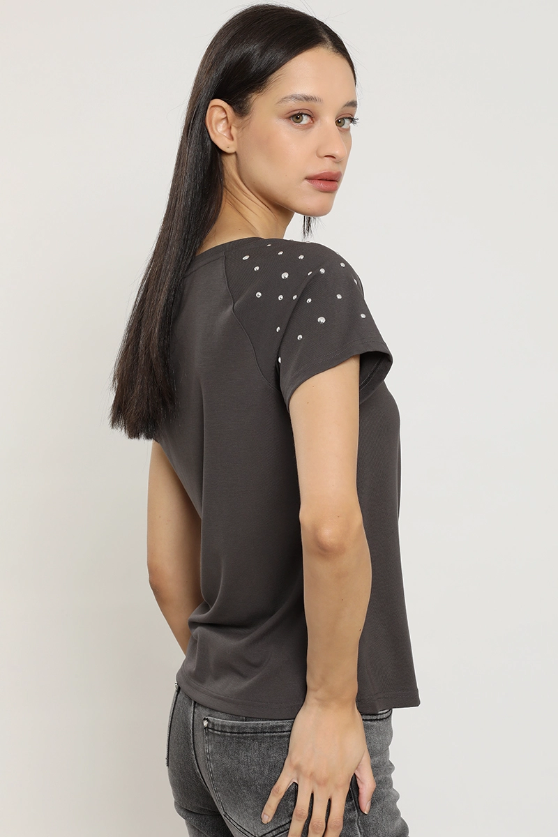 POLERA TACHAS, MANGA CORTA, GRIS LIOLA - 6