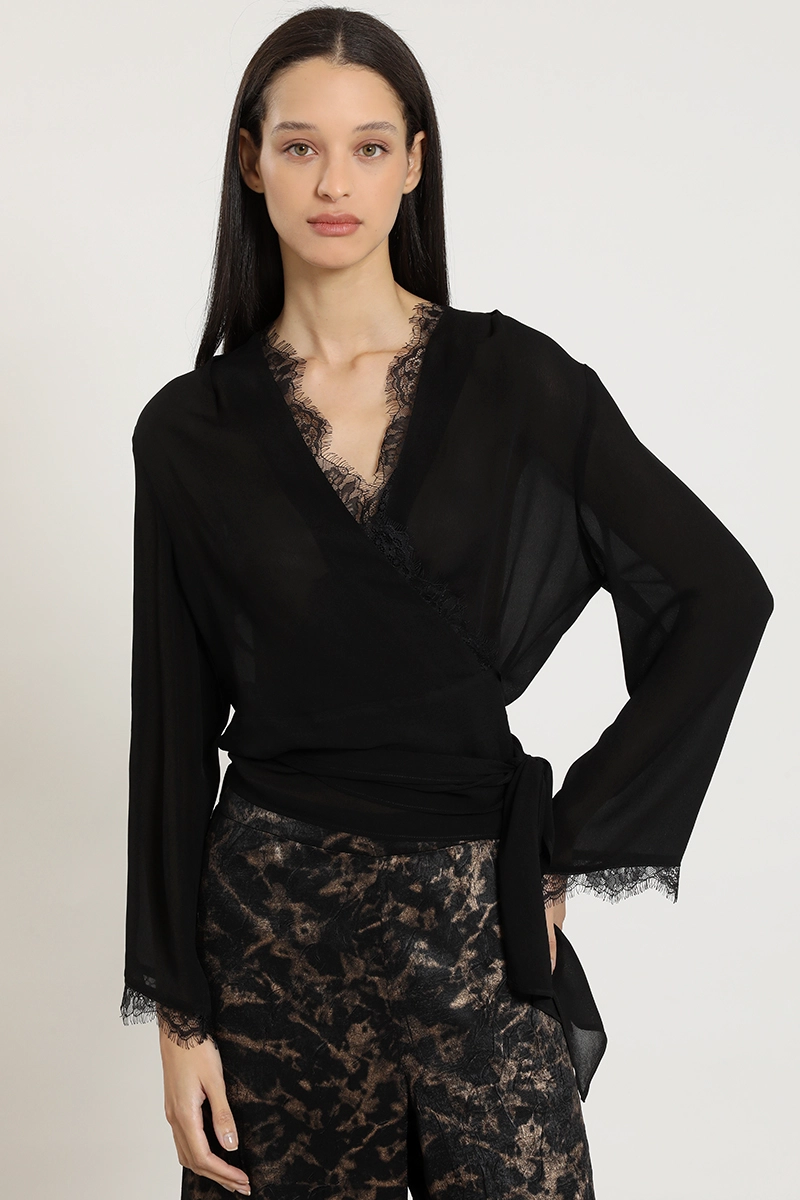 BLUSA ENVOLVENTE CON AMARRA, NEGRO LIOLA - 1