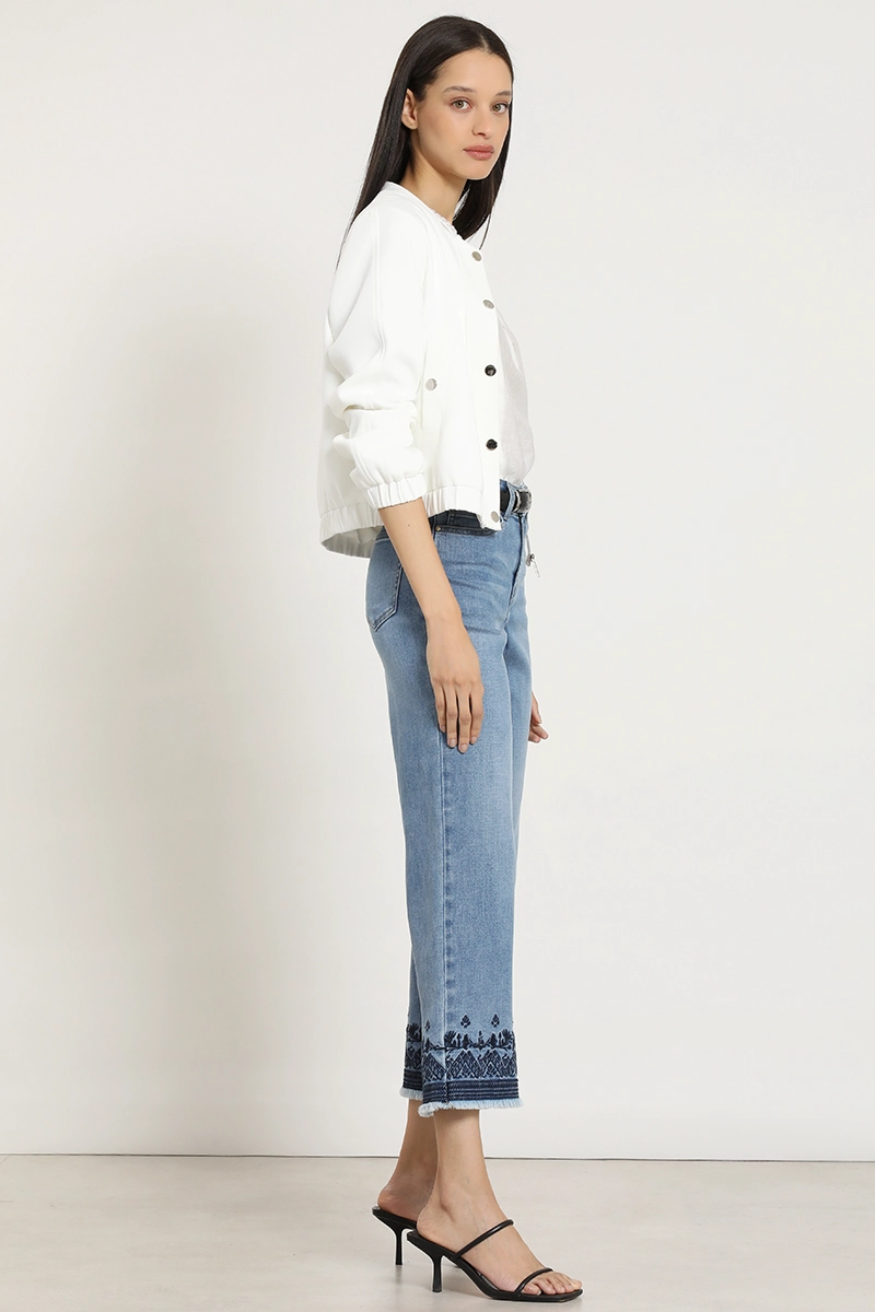 JEANS CROPPED STRAIGHT, BORDADO, AZUL LIOLA - 2