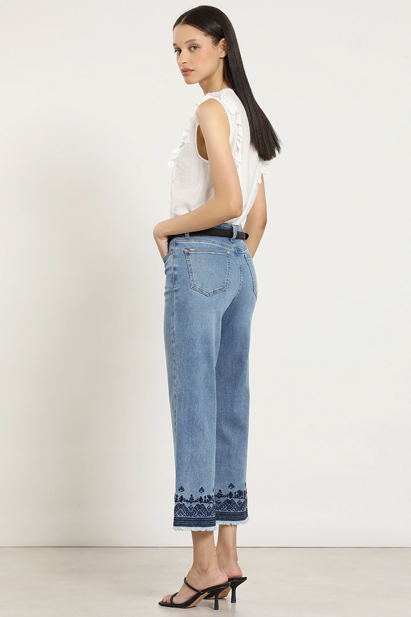 JEANS CROPPED STRAIGHT, BORDADO, AZUL LIOLA - 3