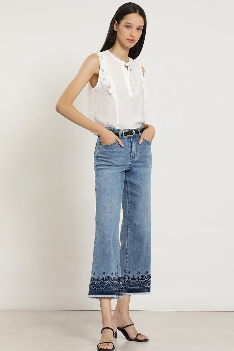 JEANS CROPPED STRAIGHT, BORDADO, AZUL LIOLA - 4