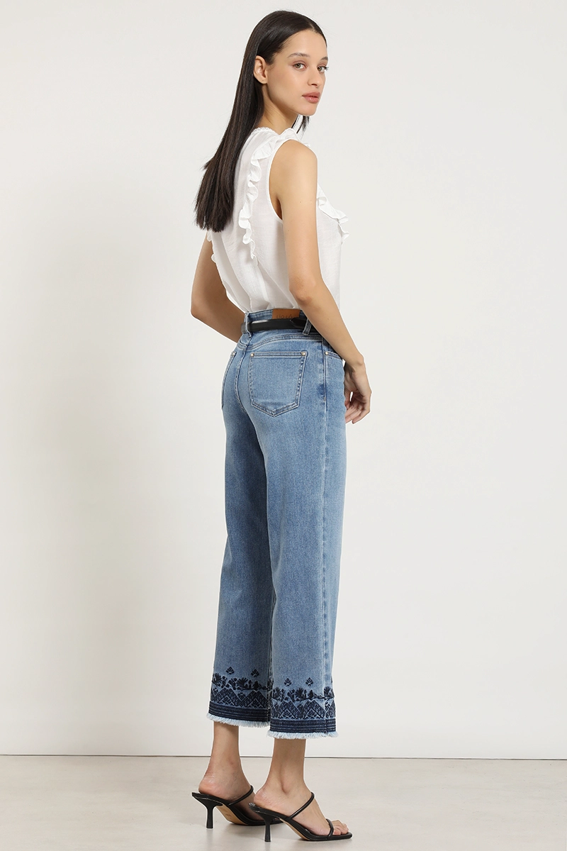 JEANS CROPPED STRAIGHT, BORDADO, AZUL LIOLA - 5