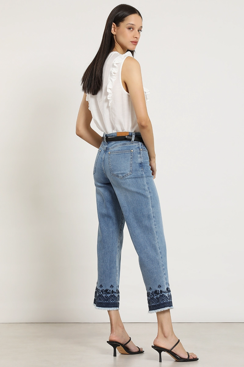 JEANS CROPPED STRAIGHT, BORDADO, AZUL LIOLA - 6