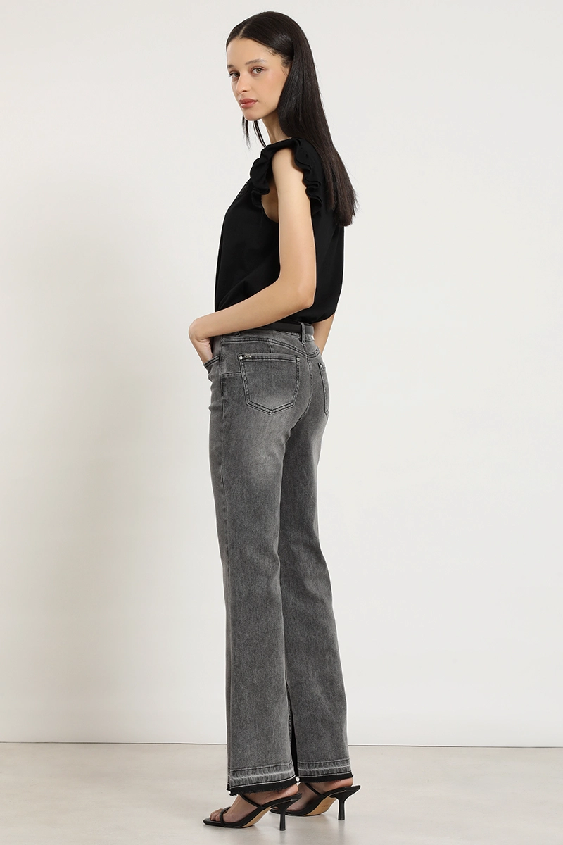JEANS FLARE, TIRO MEDIO, GRIS LIOLA - 2