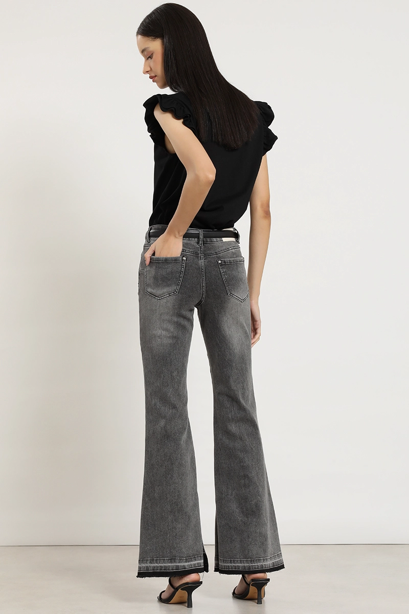 JEANS FLARE, TIRO MEDIO, GRIS LIOLA - 6