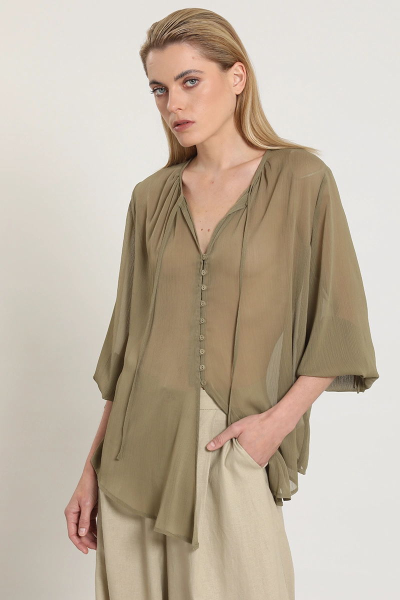 BLUSA SEMITRANSPARENTE, AMARRE CUELLO, VERDE LIOLA - 1