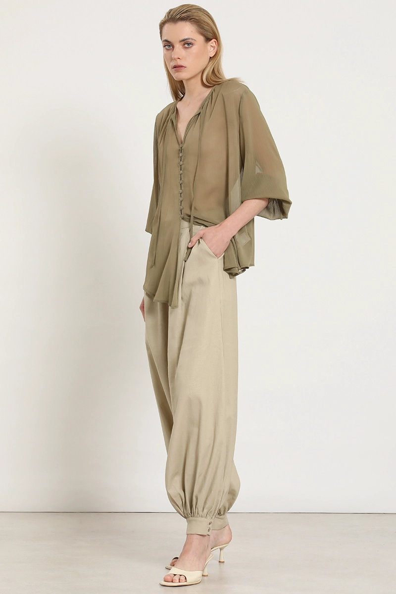 BLUSA SEMITRANSPARENTE, AMARRE CUELLO, VERDE LIOLA - 2