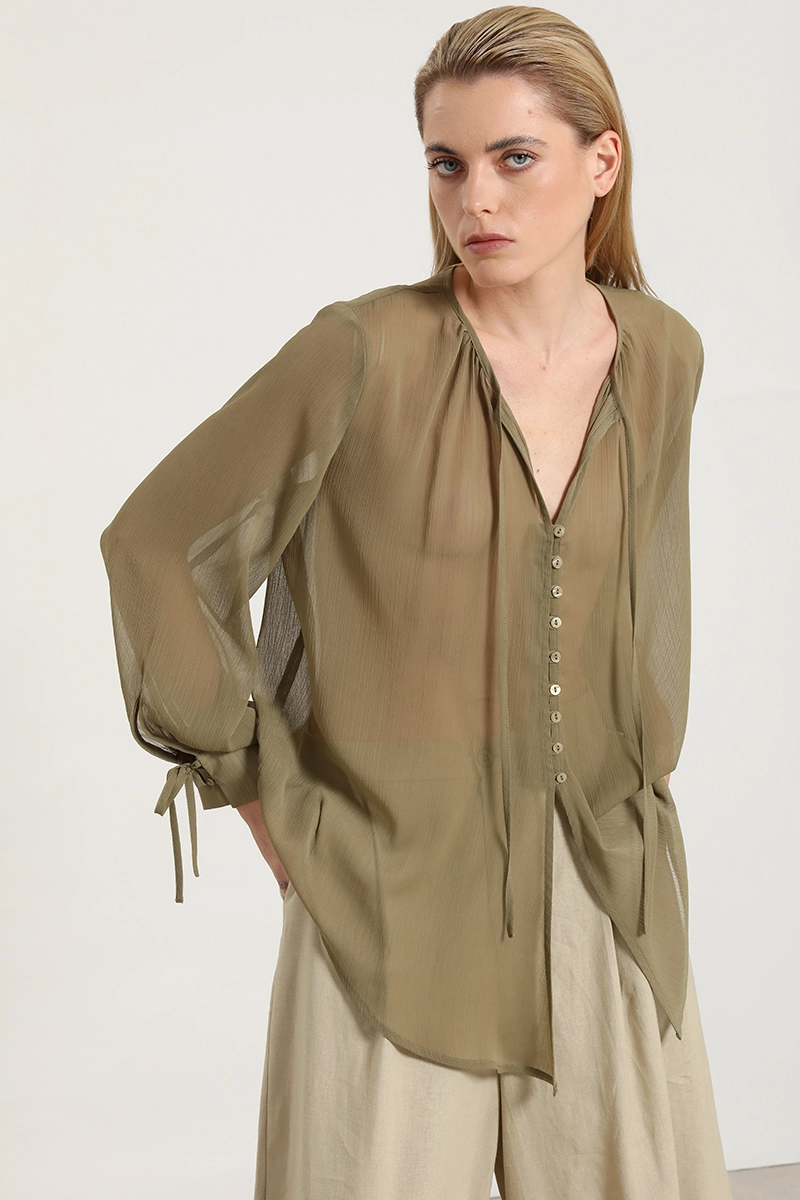BLUSA SEMITRANSPARENTE, AMARRE CUELLO, VERDE LIOLA - 3
