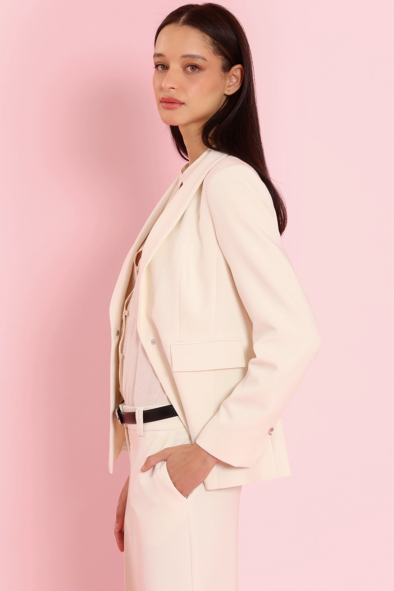BLAZER ENTALLADO, CUELLO SMOKING, VAINILLA LIOLA - 3