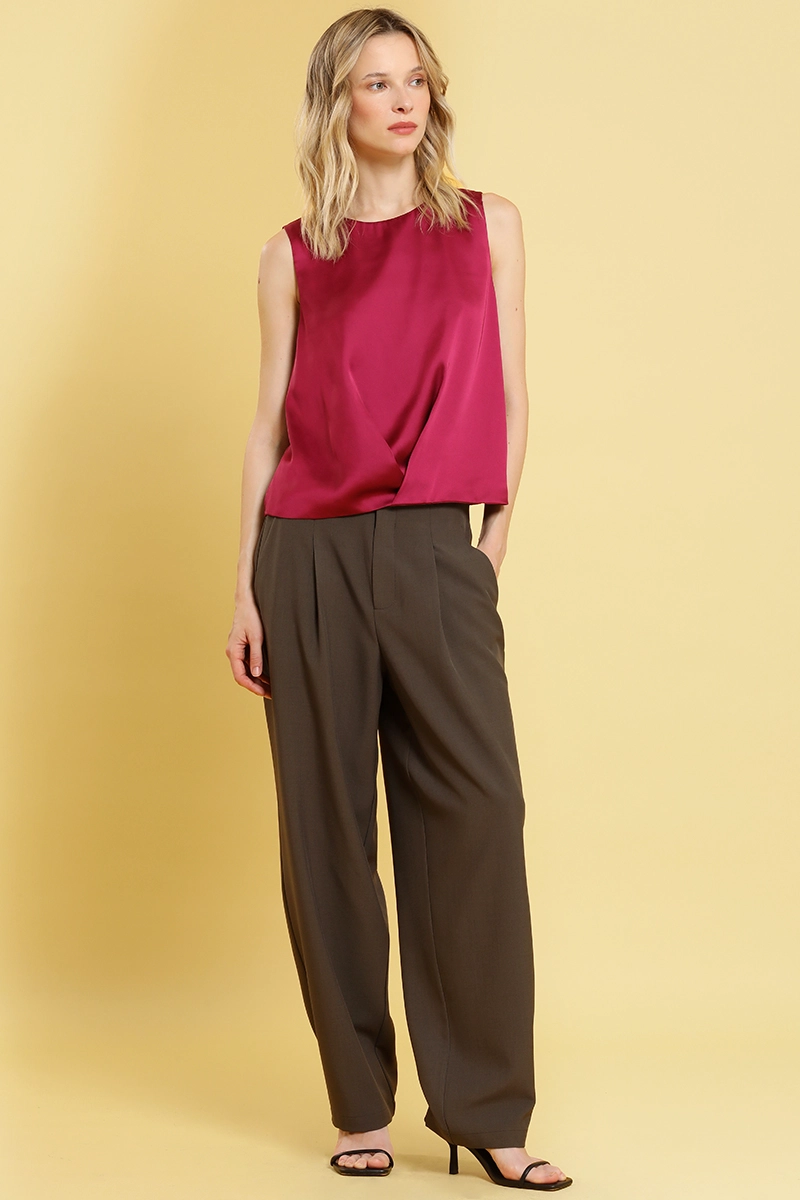 PANTALON SASTRE CON PINZAS, TOP LIOLA - 1