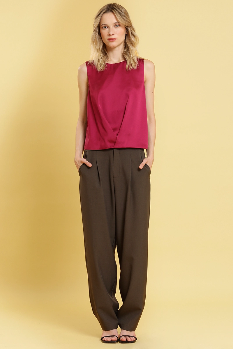 PANTALON SASTRE CON PINZAS, TOP LIOLA - 2