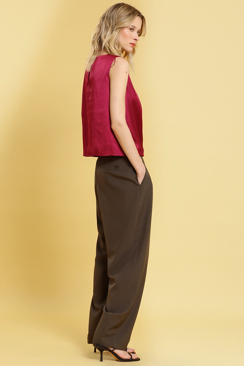 PANTALON SASTRE CON PINZAS, TOP LIOLA - 6