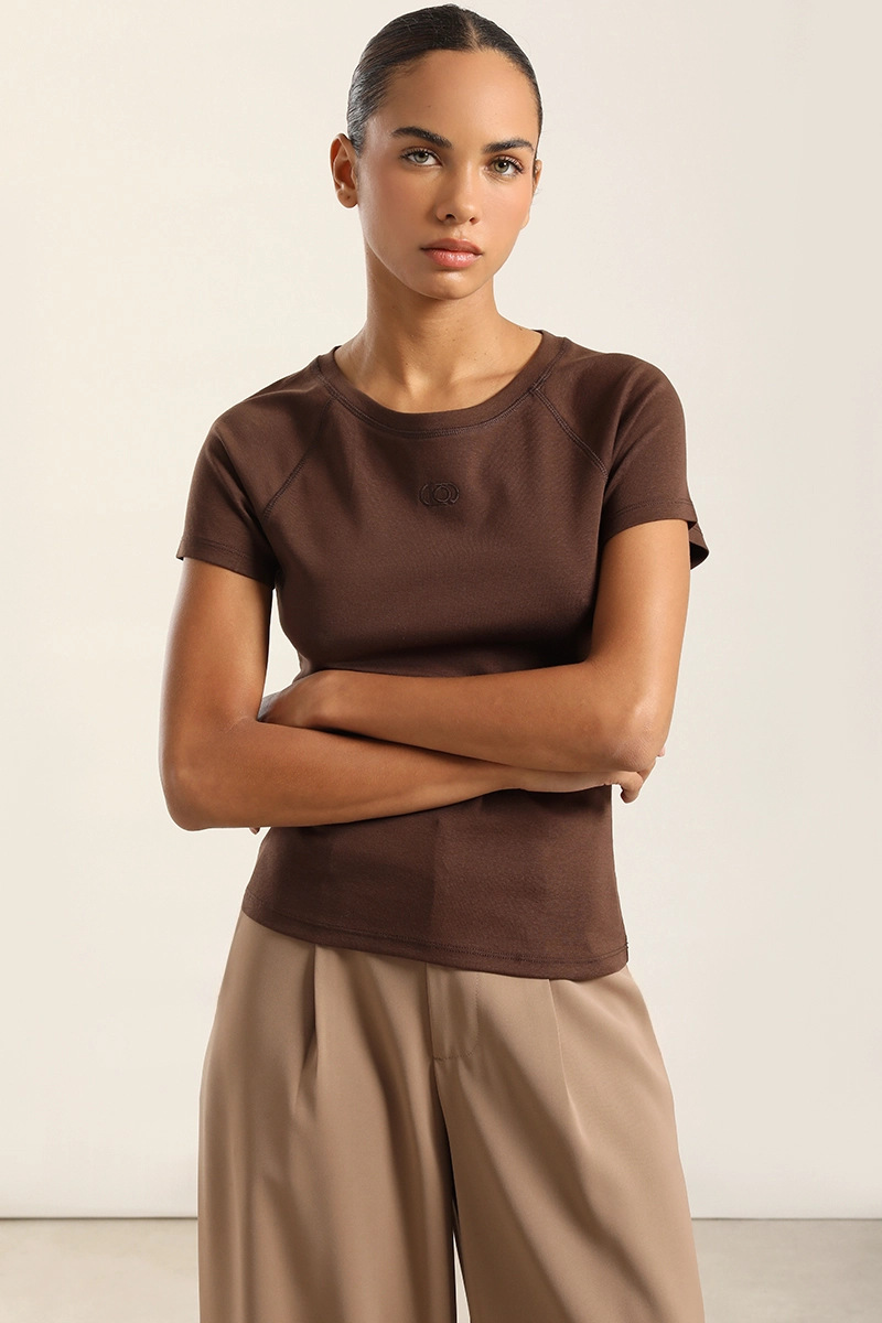POLERA BASICA, LOGO LIOLA, CHOCOLATE LIOLA - 5