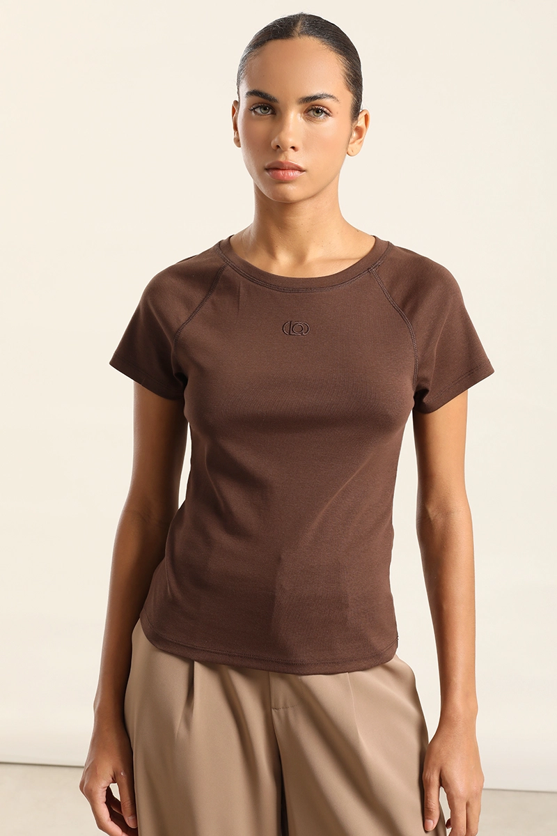 POLERA BASICA, LOGO LIOLA, CHOCOLATE LIOLA - 6