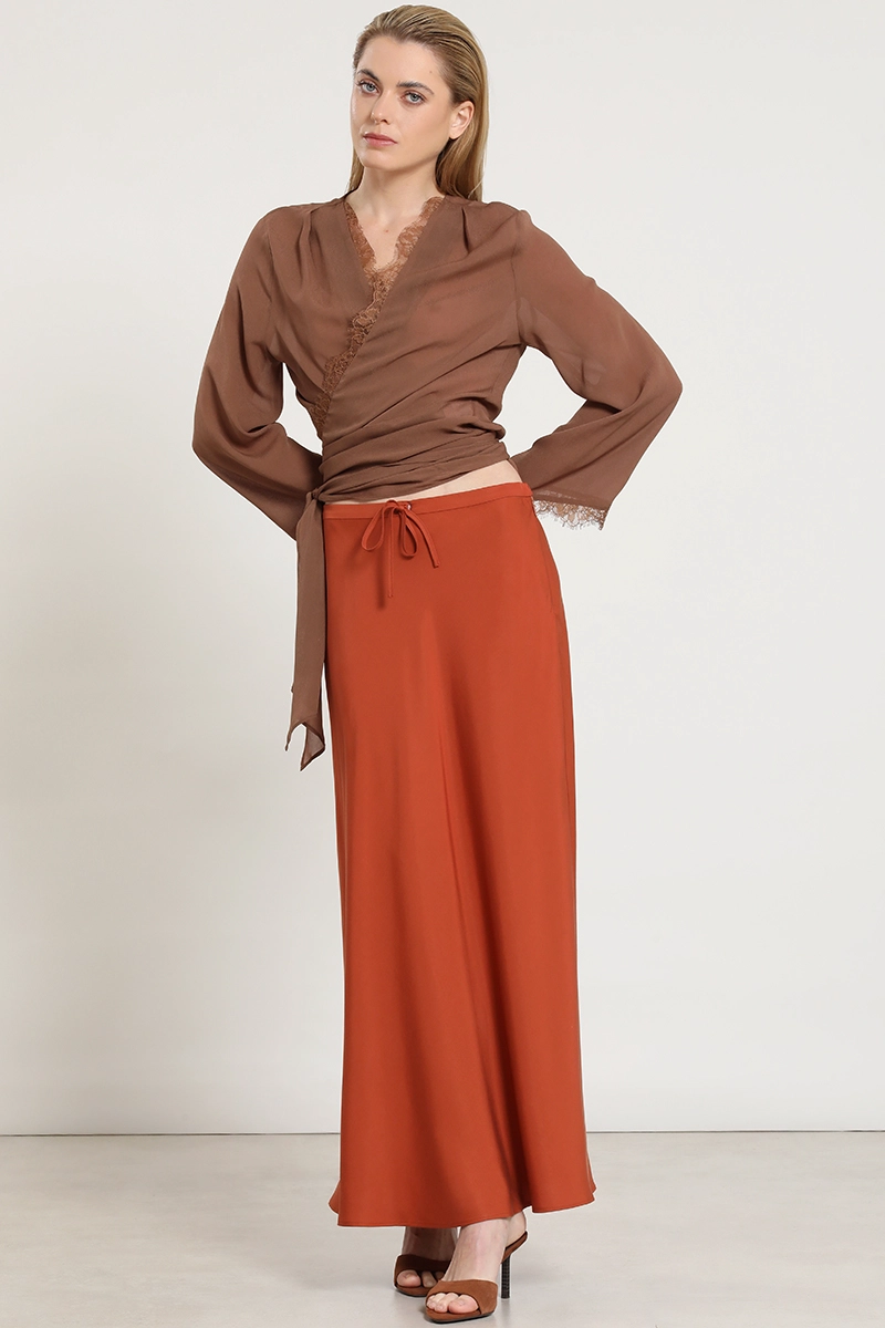 BLUSA ENVOLVENTE CON AMARRA, CAMEL LIOLA - 2