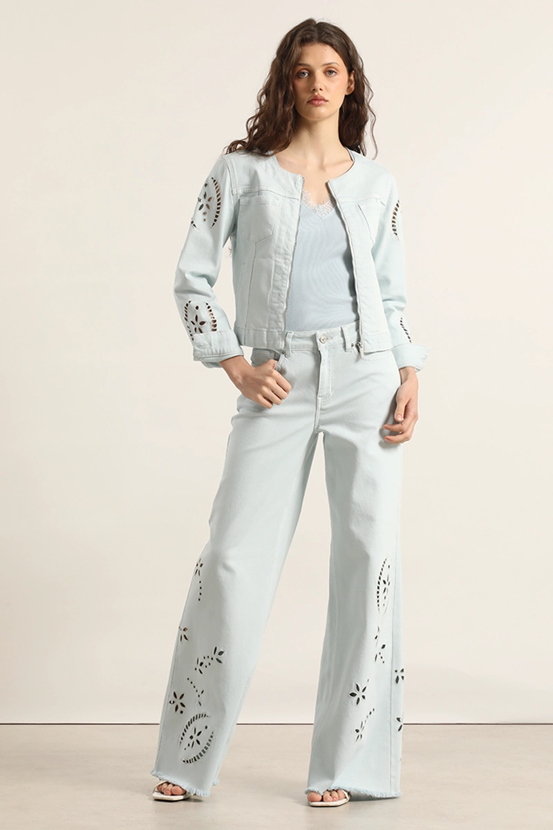 CHAQUETA JEANS COLOR, BORDADO, CELESTE LIOLA - 1
