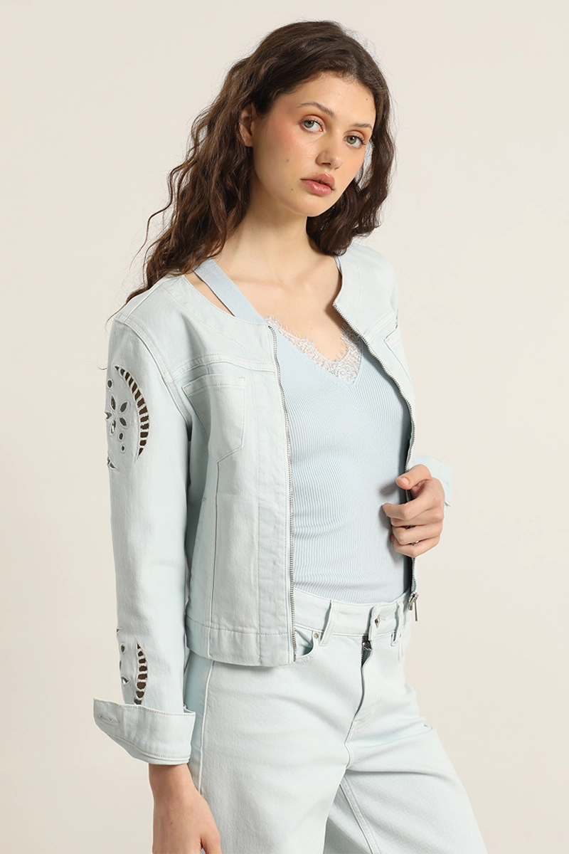 CHAQUETA JEANS COLOR, BORDADO, CELESTE LIOLA - 2