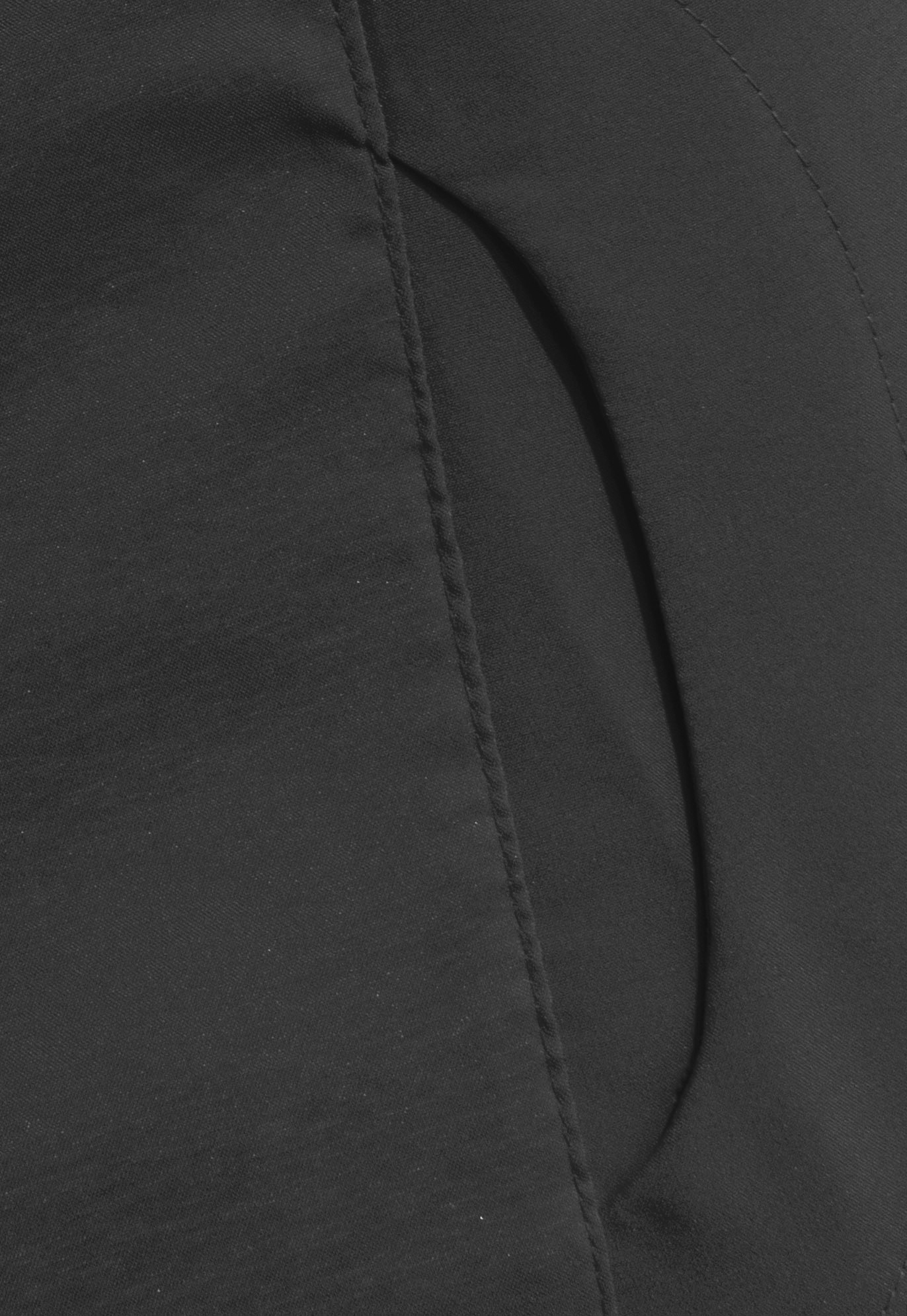 POLERA MUJER MIKE'S NEGRO ANTIFLUIDO UNIFORMES CLÍNICOS - 4