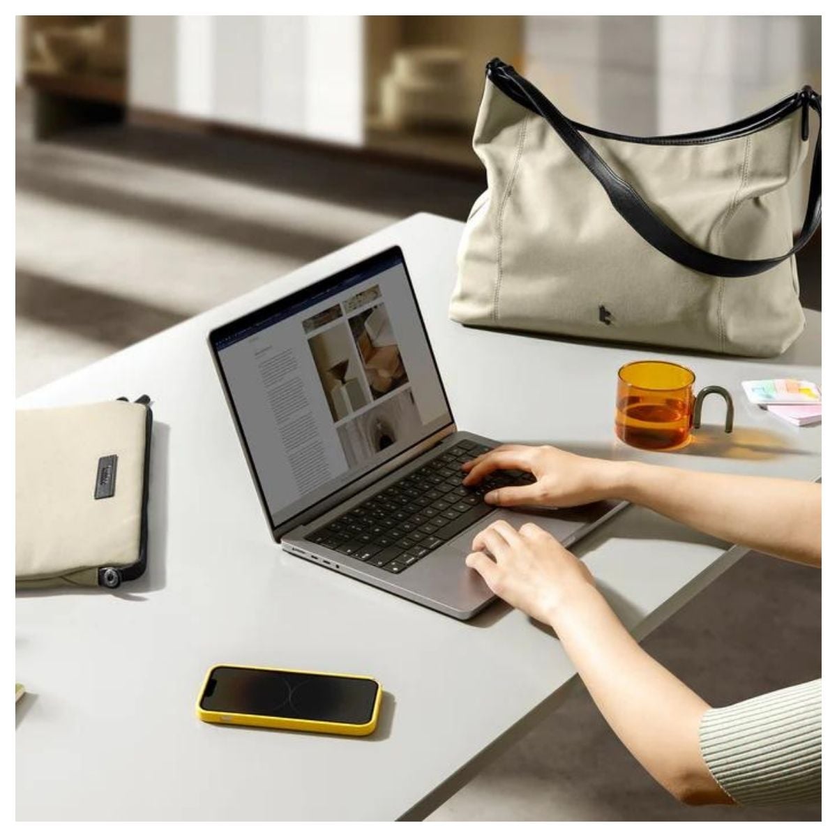 BOLSO TOTE VERSATILE-T28 + FUNDA NOTEBOOK 14″ - BEIGE - 4
