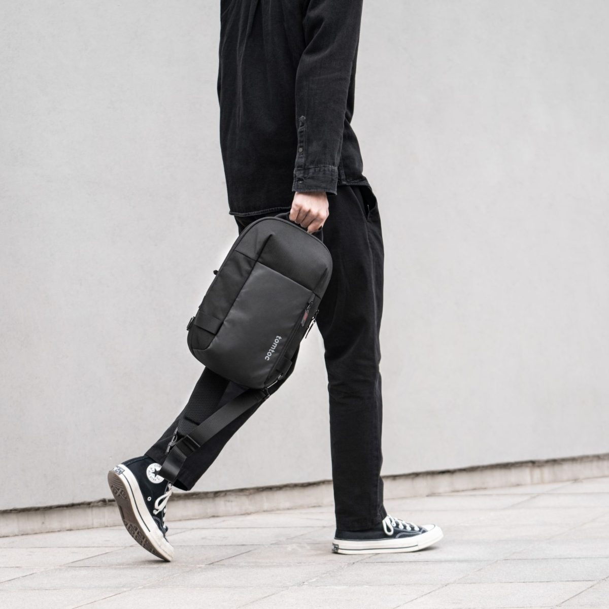 TOMTOC BOLSO SLING NAVIGATOR-T24 PARA IPAD PRO 11″ - NEGRO - 7