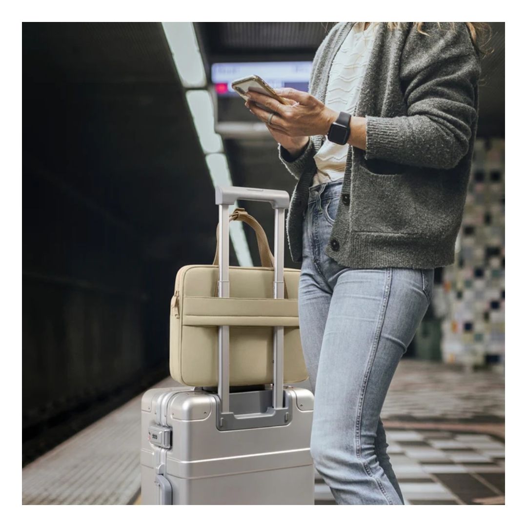TOMTOC BOLSO DE HOMBRO VERSATILE-A12 MACBOOK PRO 14' M3/M2/M1 - BEIGE - 7