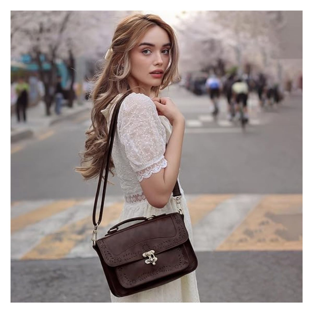 ECOSUSI BOLSO BANDOLERA PERFORADO PARA MUJER IPAD MINI 7,9'- CAFÉ OSCURO - 2