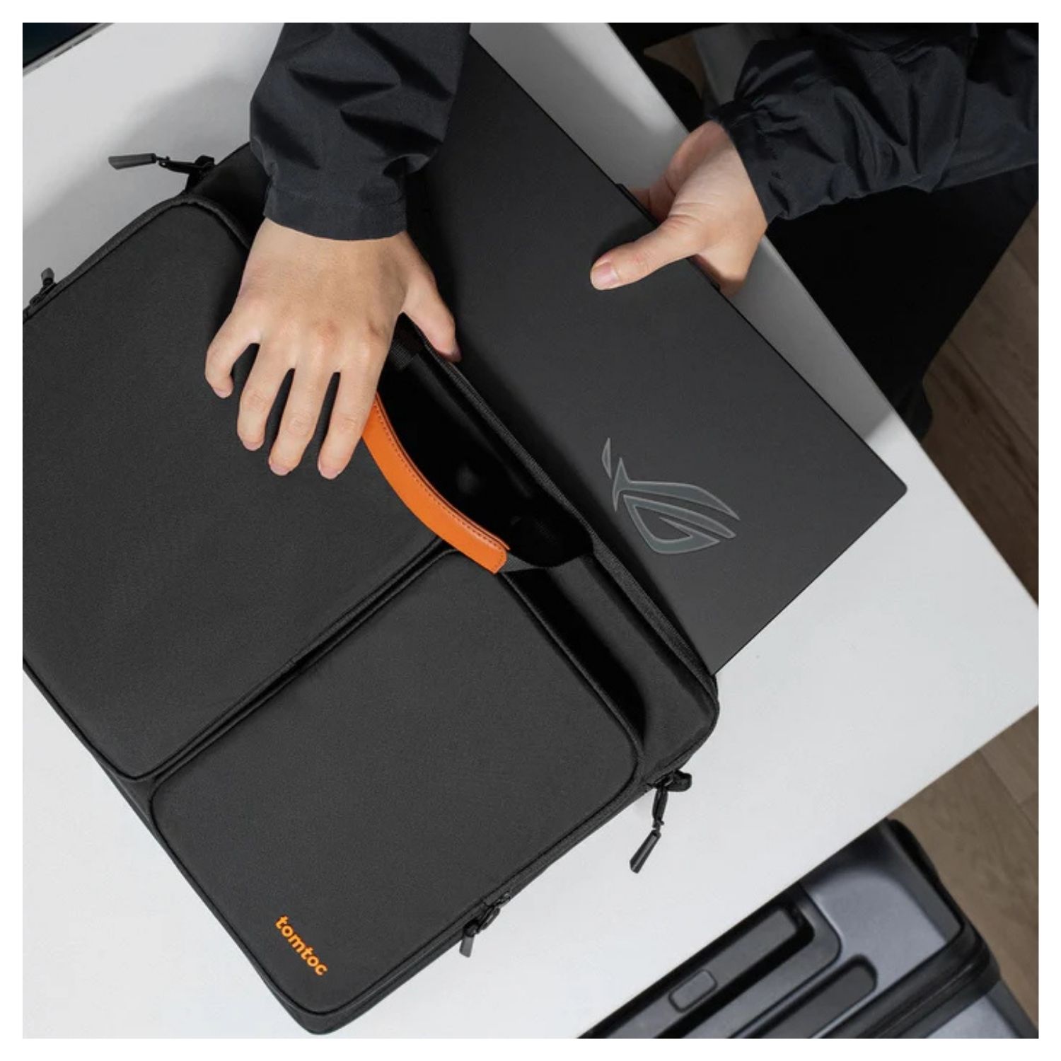 TOMTOC BOLSO DE HOMBRO DEFENDER-A42 PARA 17,2' - NEGRO - 7