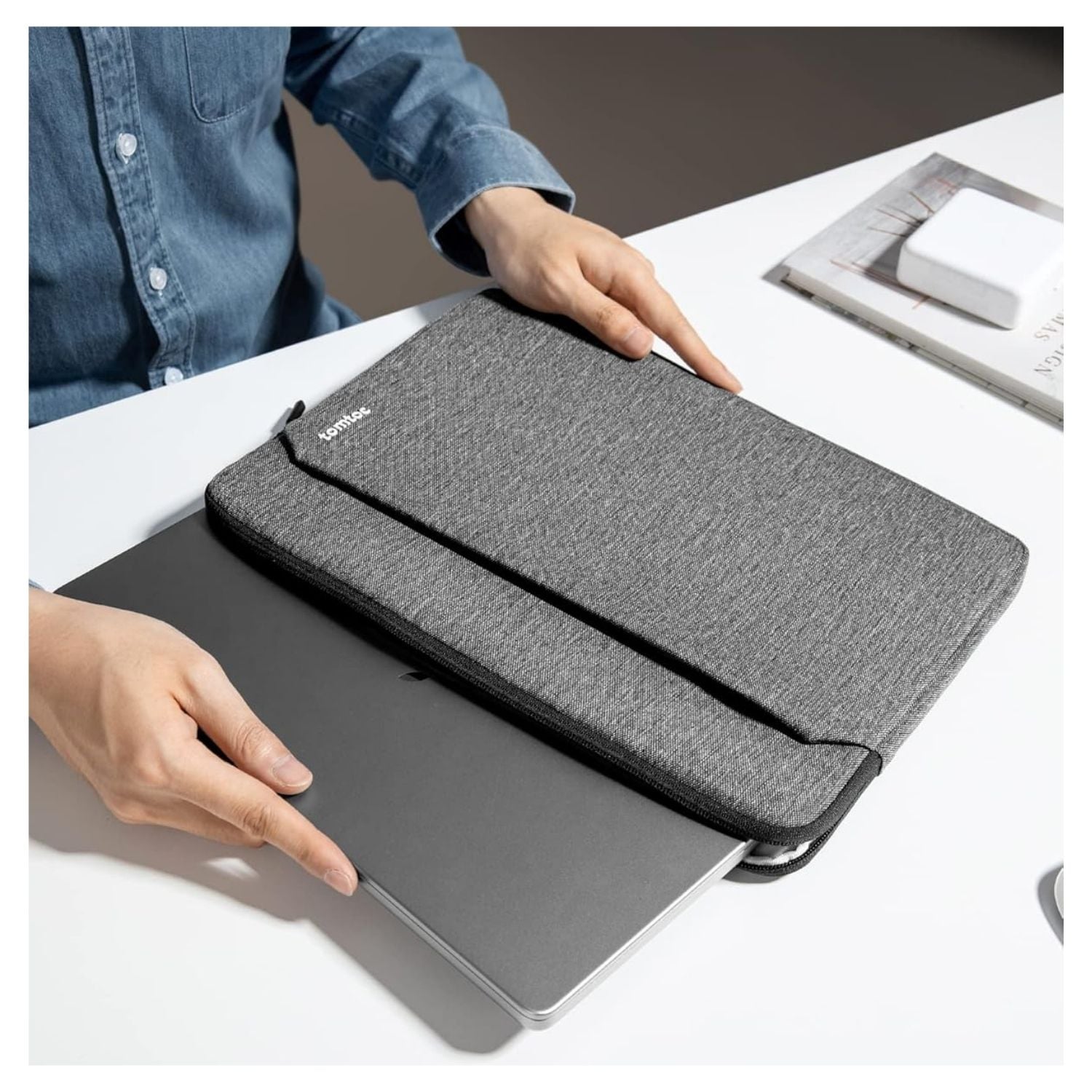 TOMTOC FUNDA LIGHT- A18 PARA MACBOOK PRO 14' - GRIS OSCURO - 2