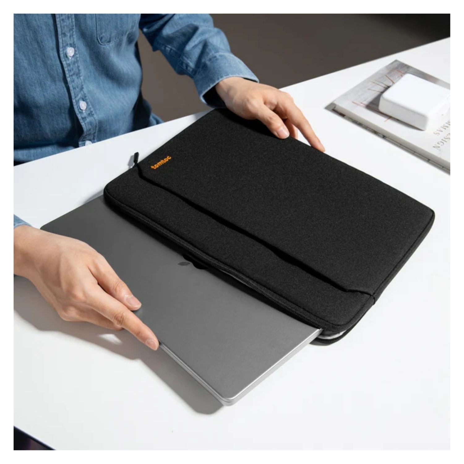 TOMTOC FUNDA LIGHT- A18 PARA MACBOOK PRO 14' - NEGRO - 2