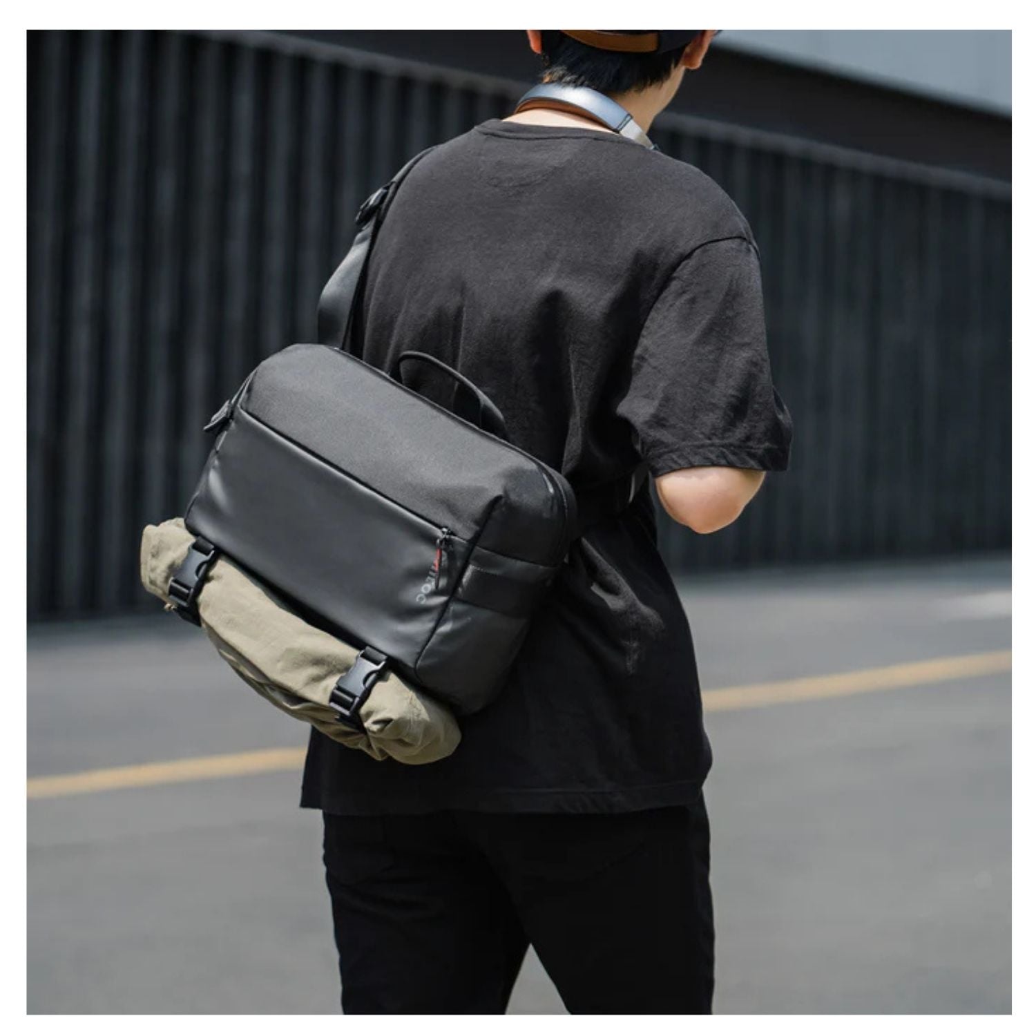TOMTOC BOLSO SLING COMPACTO EXPLORER-T21 GRANDE 10L PARA 13' - NEGRO - 2