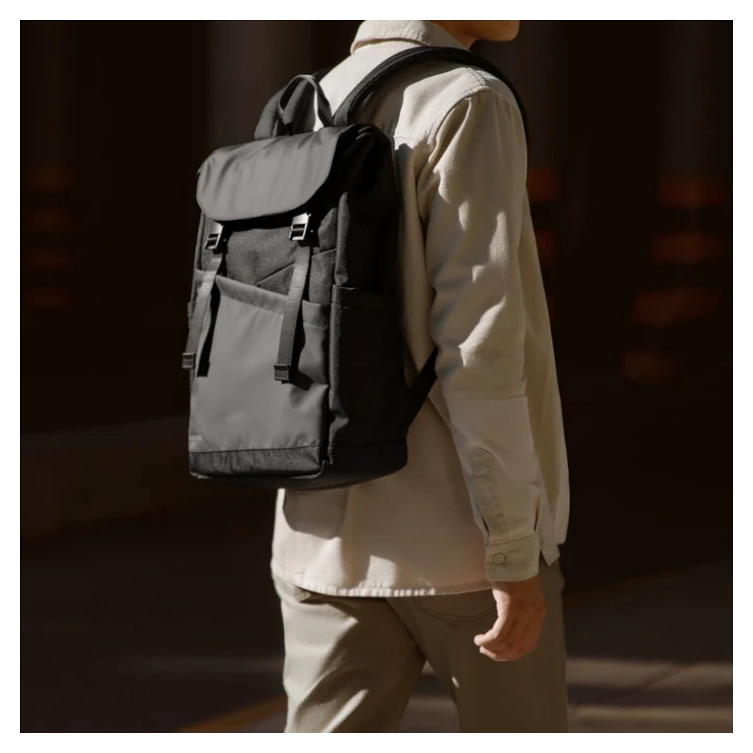 TOMTOC MOCHILA SLASH-T64 18L PARA COMPUTADOR DE 16' - NEGRO - 2
