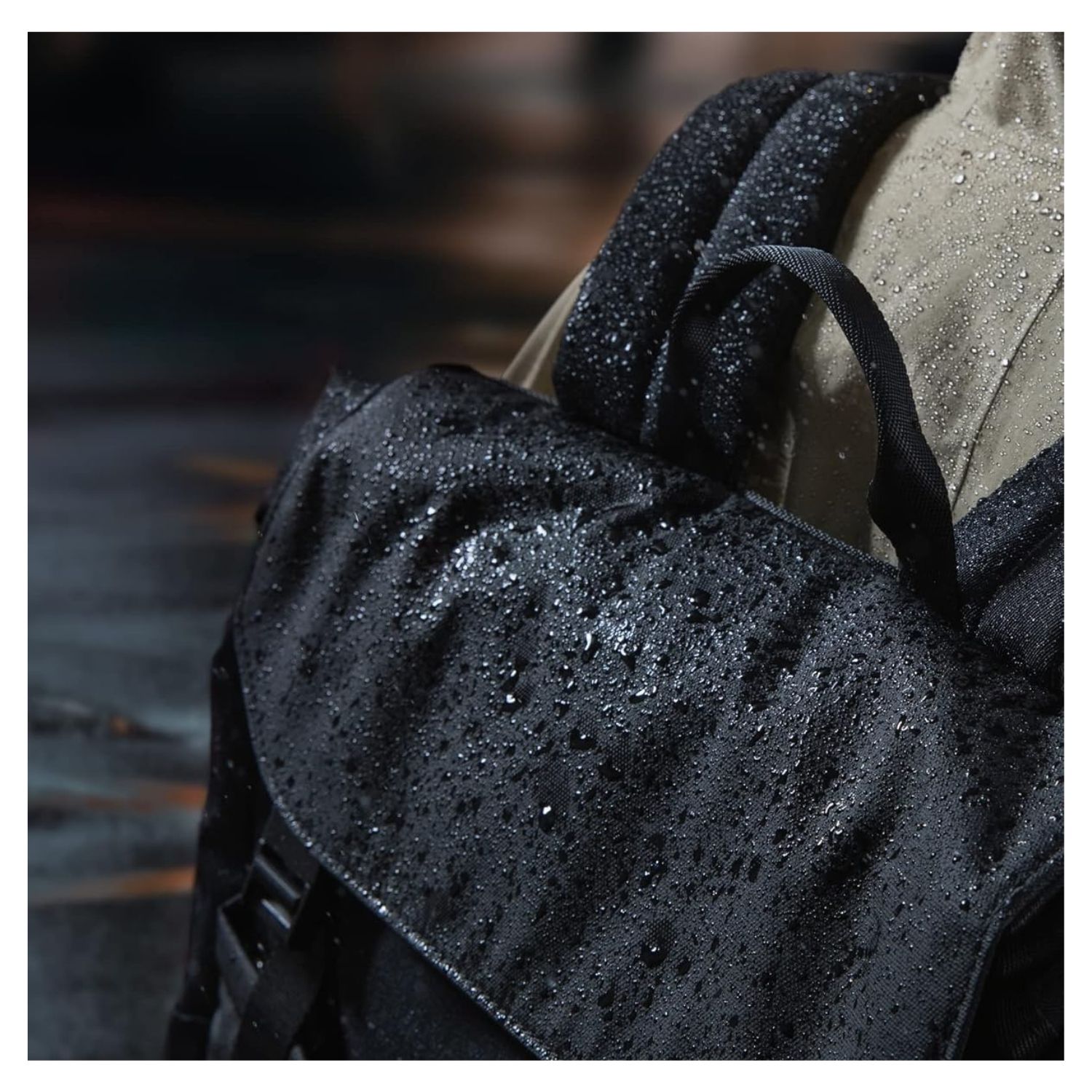 TOMTOC MOCHILA SLASH-T64 18L PARA COMPUTADOR DE 16' - NEGRO - 6