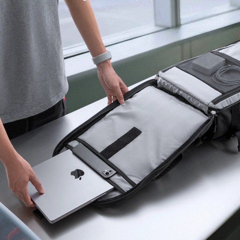 TOMTOC MOCHILA DE VIAJE NAVIGATOR-T66 LITEWAY DE 40L PARA NOTEBOOK 17,3' NEGRO - 4