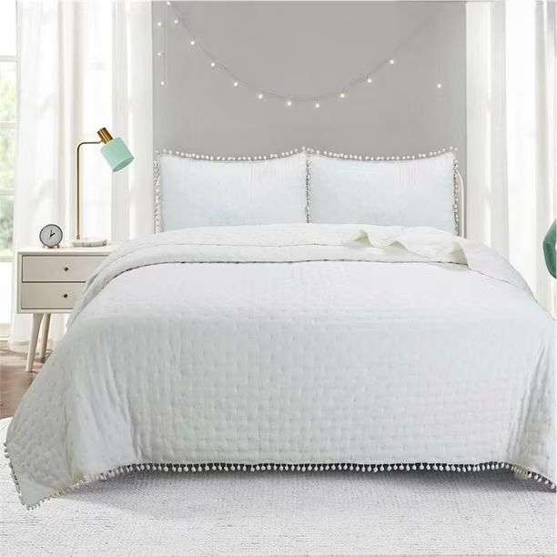 CUBRECAMA Y FUNDAS CON POMPON DOS PLAZAS DORMITORIO - 1