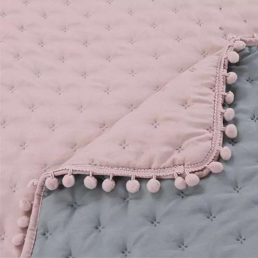 CUBRECAMA Y FUNDAS CON POMPON DOS PLAZAS DORMITORIO - 2